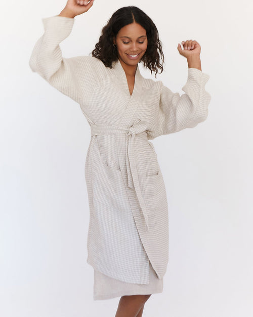 100% Linen Waffle Robe in Oatmeal