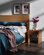 Load image into Gallery viewer, Lavender 100% French Flax Linen Throw