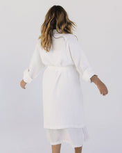 Load image into Gallery viewer, 100% Linen Waffle Robe in White