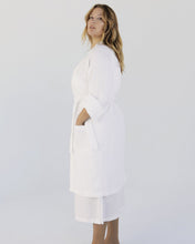 Load image into Gallery viewer, 100% Linen Waffle Robe in White