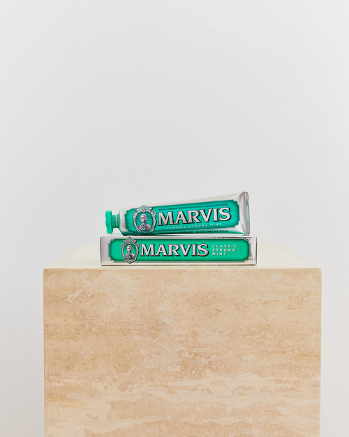 100% Linen Waffle Bath Towel in Turmeric