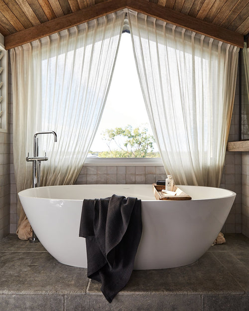 100% Linen Waffle Bath Towel in Charcoal